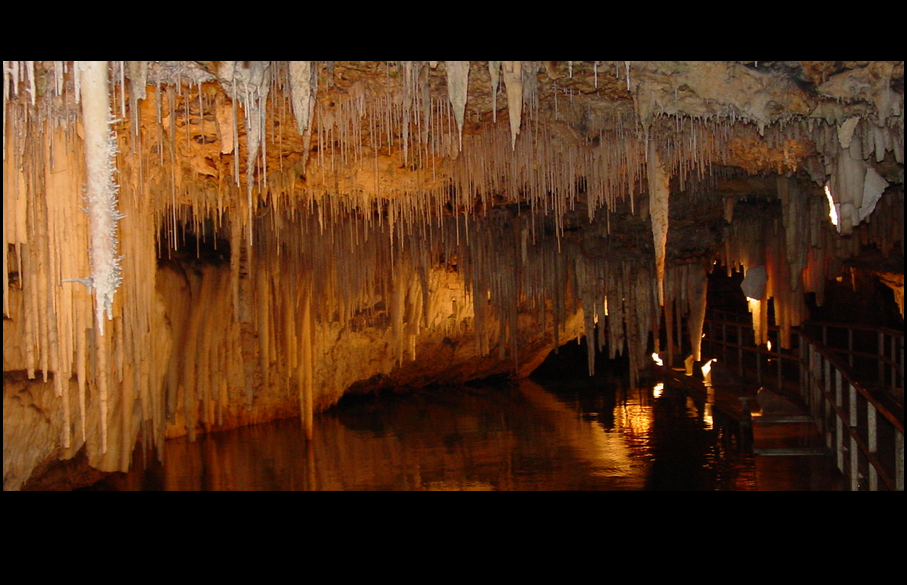 pic of crystal cave in Bermuda